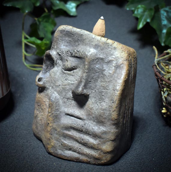 Backflow incense cone holder – The Face of Silence – traditionally fired clay – mystical, magical decoration – Art.: RÄH023