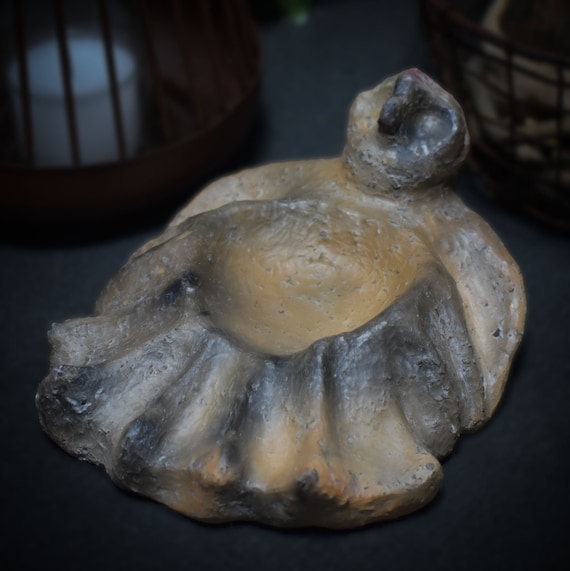 Incense bowl shamanic power animal owl - handmade from clay for your altar - finished in smoke