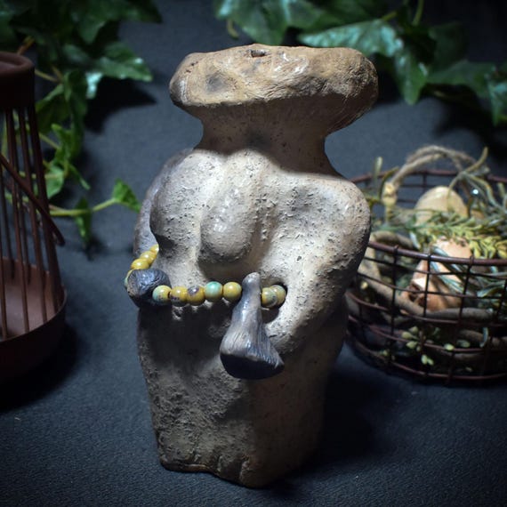 Mushroom Goddess – Archaic goddess in mushroom form with chanterelle necklace – born in the smoke fire – Art.No.: SKU108
