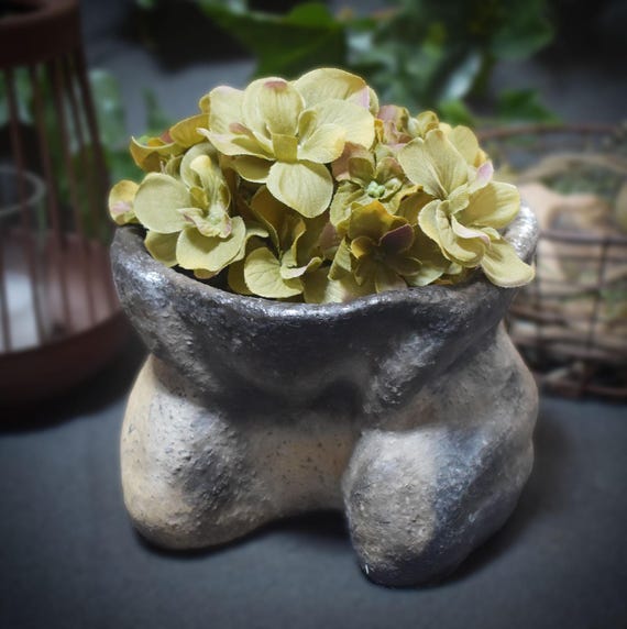 Handmade planter 'Womb of the Goddess' made of traditionally fired clay - Spiritual altar supplies - Item no.: GEF006