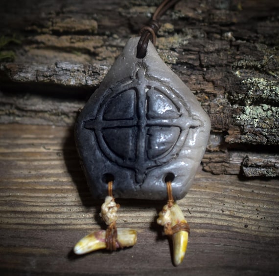 The ancient power of the annual cycle – Handcrafted Nordic smoke-burning amulet – Wild animal teeth – Item No.: AMU067