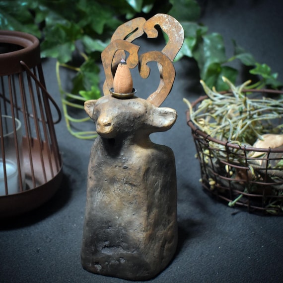 Backflow incense cone holder deer – archaic smoke burning art for the Yule festival - Item No.: RÄH031
