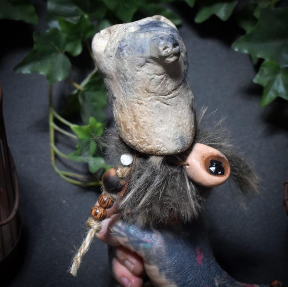 Ritual staff “Protection” – bear head made of clay with obsidian, tusk and faux fur - Item no.: RST037