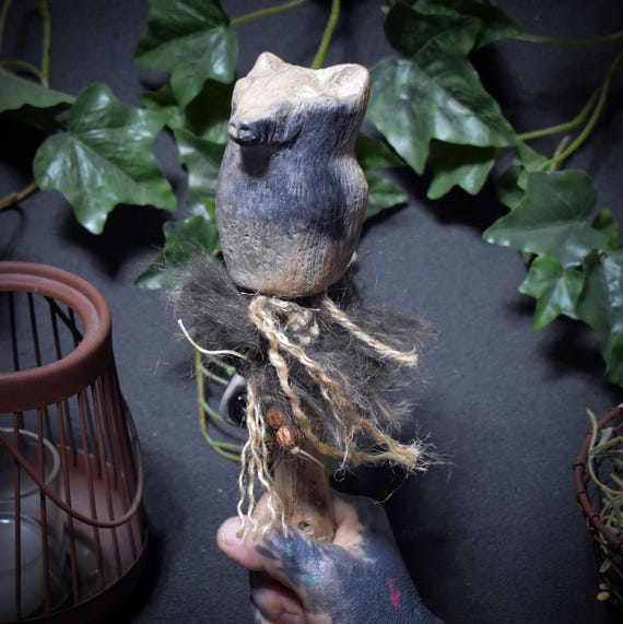 Ritual staff “Protection” – Wolf's head made of clay with obsidian, Hagstone and jute - Item no.: RST036