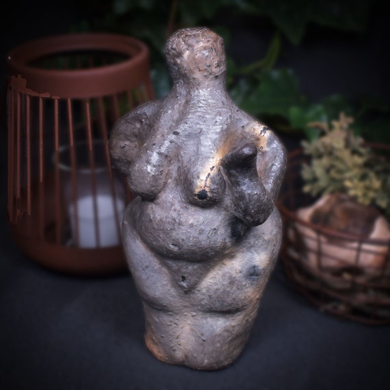 Venus of Willendorf reimagined - Handcrafted smoke-fired Venus sculpture - Homage to femininity -