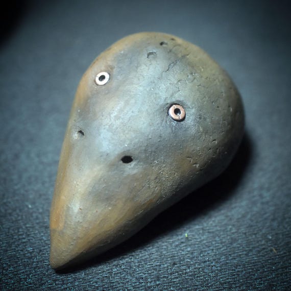 View of Heaven – Shamanic rattle in the shape of a bird's head – Clay sound body – spiritual tool – Item No.: SRA045