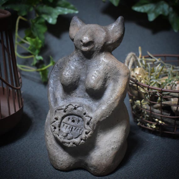 Kneeling Shaman with Drum – Sculpture in traditional smoke-burning art – Connection to the spiritual world – Item No.: SKU112