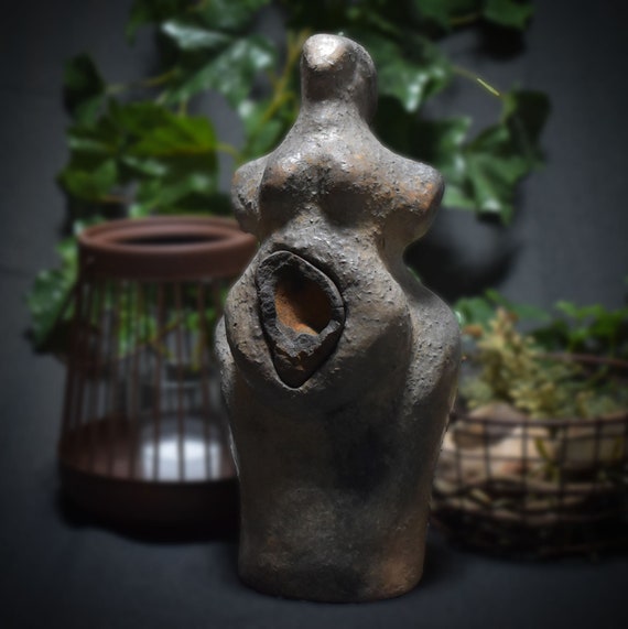Handmade Goddess figure made of natural clay - with inlay of a witch's bowl - smoke fire - a tribute to femininity and matriarchy