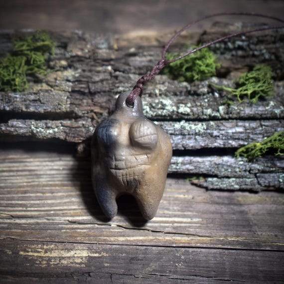 Amulet Venus of Hohlefels/Primal feminine power in smoke-burning art/A symbol of creation and the archaic feminine/Art. No.: AMU 049