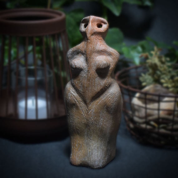 Unique spiritual Eye Idol sculpture - Tel Brak inspired work of art made of clay and smoke-fired