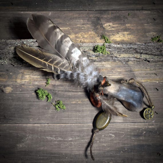 Voice of Smoke – Your shamanic incense feathers with wolf power – spiritual companion – ritual incense burning – Art.: RÄF002