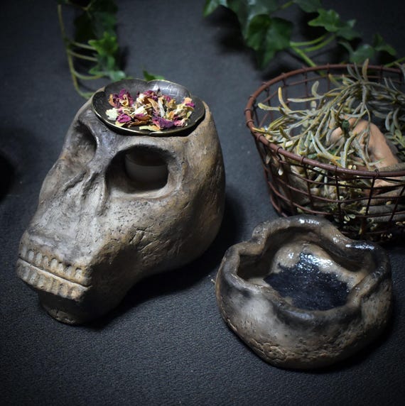 Gate Between the Worlds – Skull in smoke-burning art as a 4-in-1 incense burner – fragrance lamp, incense burner, tealight holder – Item No.: RÄG056