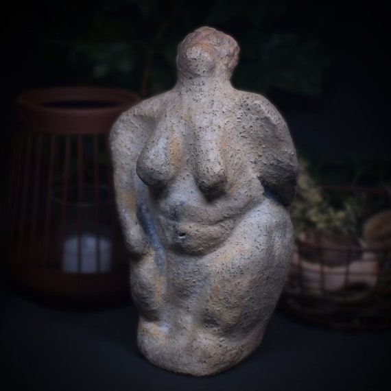 Venus of Willendorf reimagined - Handcrafted smoke-fired Venus sculpture - Homage to femininity -