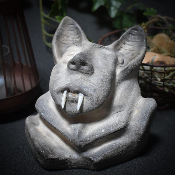 Clay vampire bust with shell teeth – earthbound, archaic, born in smoke – primitive art – Item No.: SKU096