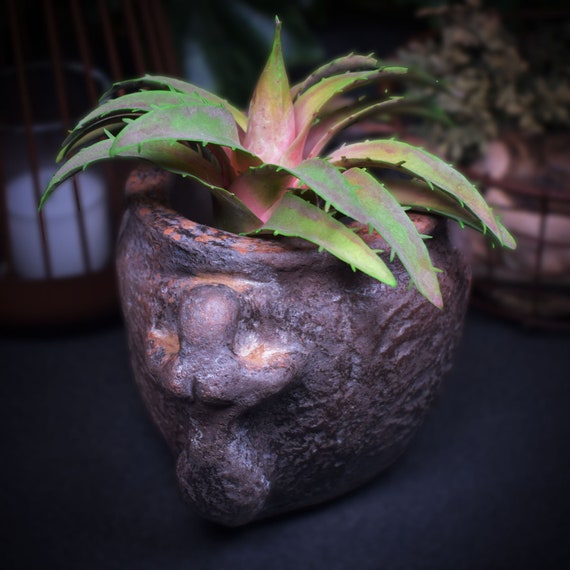 Handmade Venus decorative object - Goddess decoration made of clay finished in smoke firing, divine femininity as a home accessory