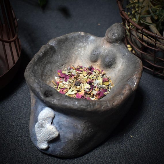 Offering Bowl of the Primordial Goddess – Backflow Incense Cone Holder in Smoke Burning Art – Receiving Goddess with Real Coral – Item No.: RÄH012