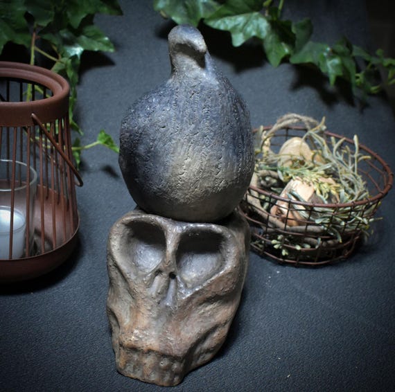 Message between the worlds – smoke-burning art object with dove and skull - Art.No.: SKU110