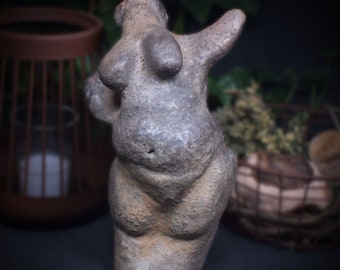 Hand-sculpted primal Venus in clay – Mystical Earth Goddess Statue – Archaic symbol of creative power & security, spiritual unique piece SKU253