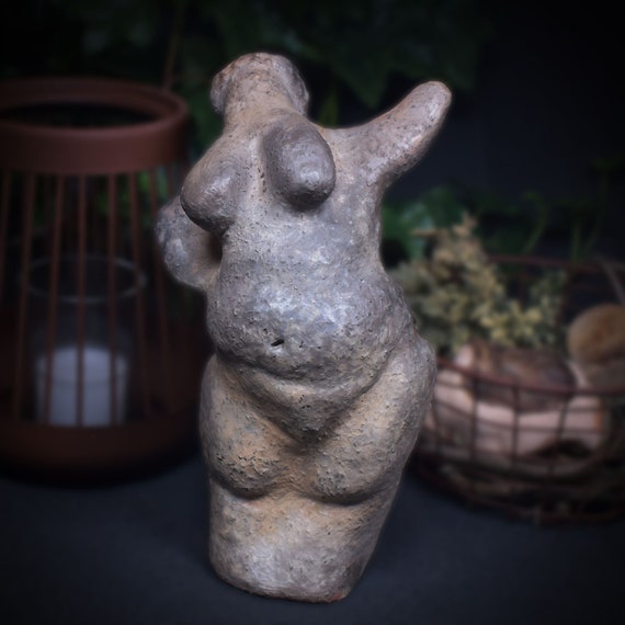 Venus of Willendorf reimagined - Handcrafted smoke-fired Venus sculpture - Homage to femininity -