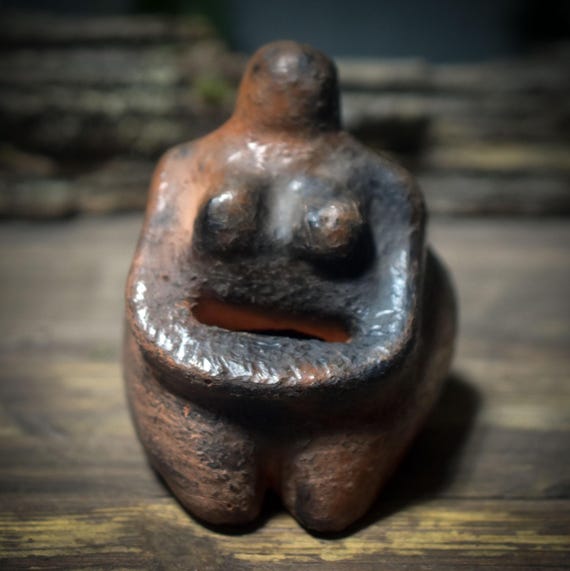 Guardian of your wishes – the archaic goddess made of smoke-fired clay – your spiritual companion for life – Item No.: WSH006