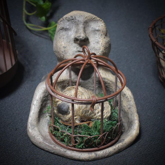 Guardian of the inner child – female head with birdcage – traditionally fired clay in archaic form – Art.No.: SKU142