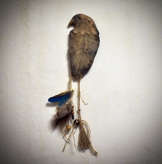 Spiritual eagle made of traditionally fired clay – wall decoration with feathers & bell Art.No.: HEX027