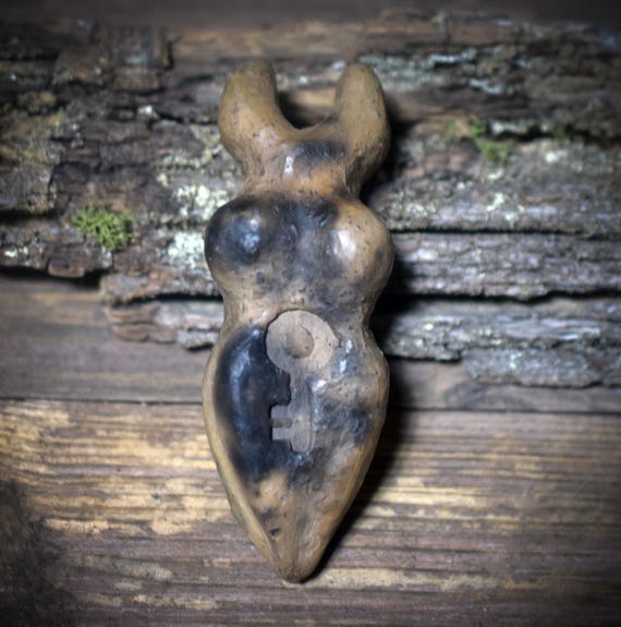 Pocket Goddess – Moon Goddess with key in her belly, handcrafted using traditional smoke firing - Item No.: TAS011