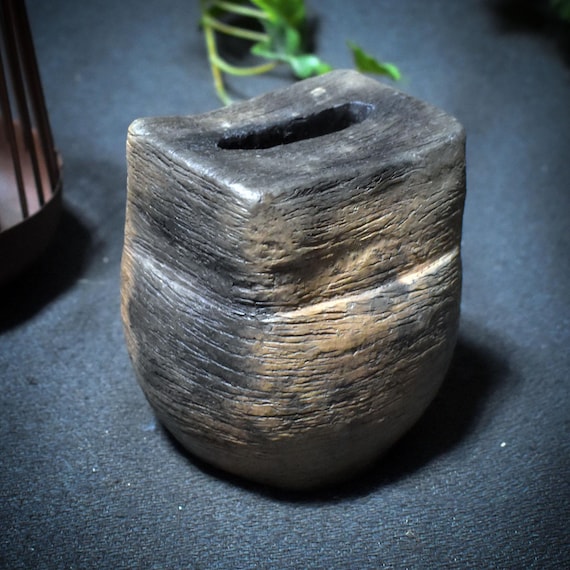 Guardian of your inner paths – the archaic wish keeper made of smoke-fired clay – your spiritual companion – Item No.: WSH004