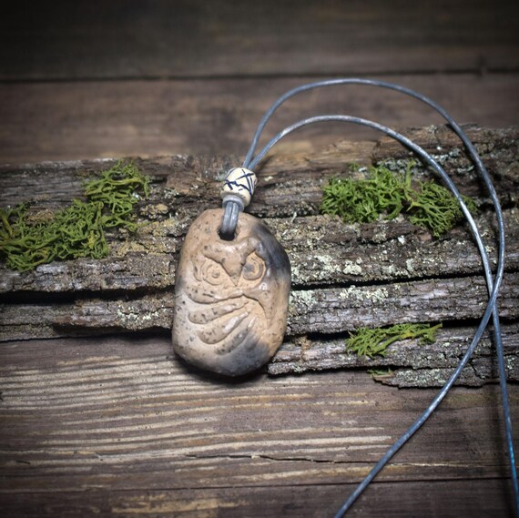 Power Animal Owl – Shamanic Amulet made of clay in smoke-fire art – Wisdom & Introspection to wear – Item No.: AMU045