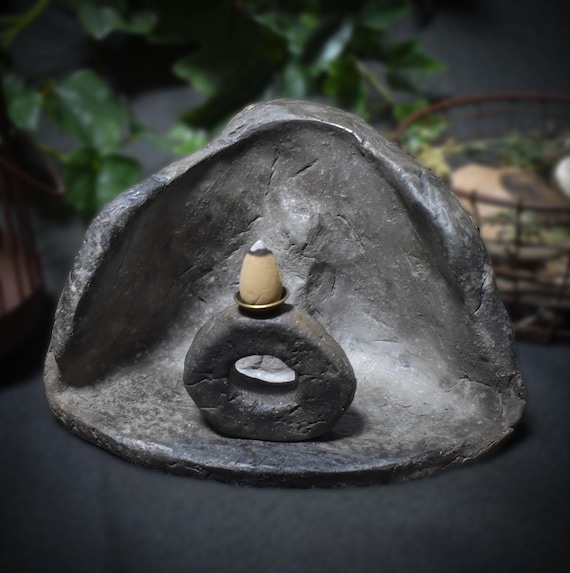 Home Altar Mên an Tol – A shrine for ancient rituals – Backflow incense cone holder – handmade – fire-burned – Item No.: SCH010