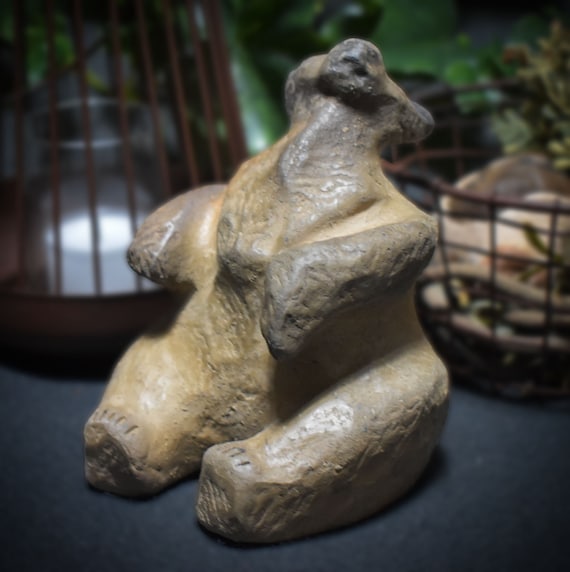 Spiritual decoration made of clay and finished in smoke firing - Altar cave art - Power animal bear sculpture - Shamanism