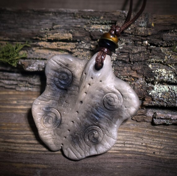 The transformative power of the butterfly – Handcrafted smoke-burning amulet – your power animal jewelry – Item No.: AMU065