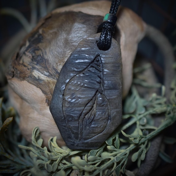 Power animal amulet "Shell" – shamanic talisman with adjustable leather or cotton cord - Item No.: AMU018
