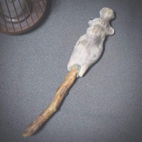 Goddess power in your hands – Ritual staff with aventurine – traditionally fired clay – archaic art – Item No.: RST020