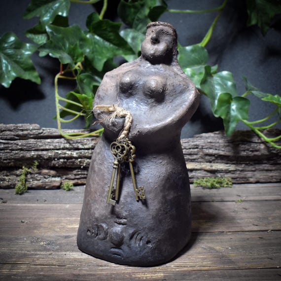 Sculpture of the goddess Hecate with the three keys – archaic, traditional smoke-fired art - Item No.: SKU157