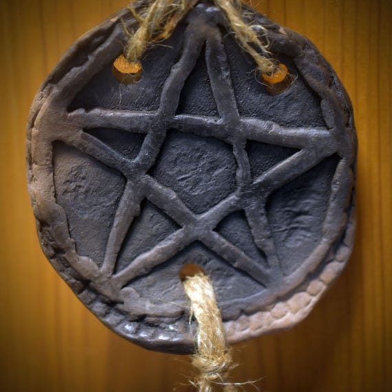 Witch's Bell Pentagram & Goddess Power – Clay wall and window decoration with bells and amulet - Item No.: HEX025