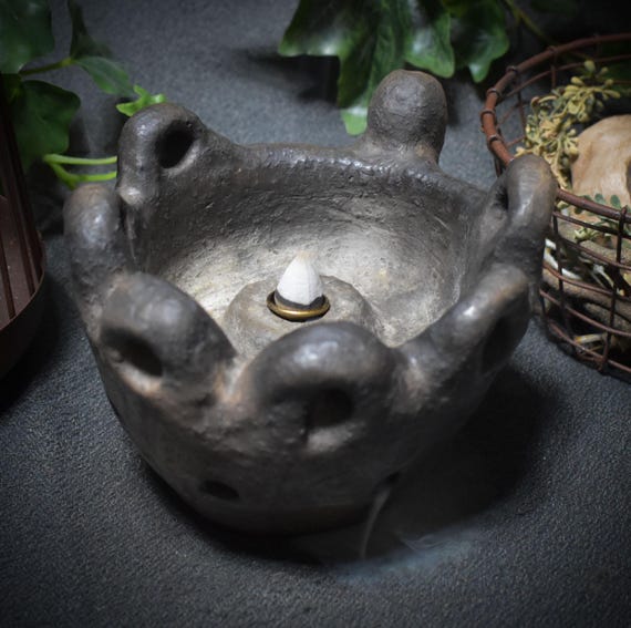 Backflow incense cone holder - The Ancestors - A gateway to the wisdom of the forefathers made of traditionally fired clay - Item no.: RÄH005