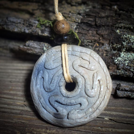 Amulet Hekate's Wheel – Archaic smoke-fired art made of clay with tiger's eye and wooden bead - Item No.: AMU056