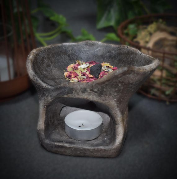 Handmade incense bowl with tealight holder made of traditionally fired clay - Ideal for Wicca altar - Item no.: RÄG001