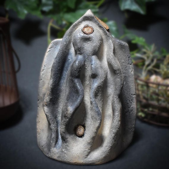 Source of Being – Yoni Goddess for self-determined femininity – spiritual smoke burning art – Art.No.: SKU084