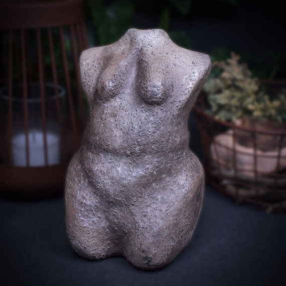 Unique female torso made of clay - smoke-fired - celebrate diversity and your curves!
