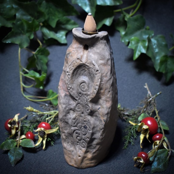 Backflow incense cone holder "Yule Goddess" – gentle smoke flow for the winter season – traditionally fired clay – Item No.: 022