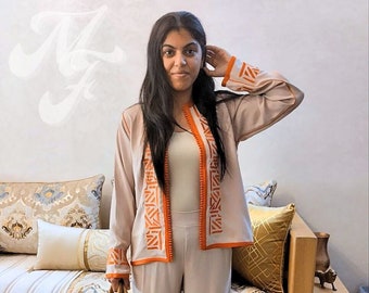 Ensemble Veste et Pantalon en Crêpe avec Broderie Orange, Idéal comme cadeau pour elle, Ensemble, cadeaux vestes brodées, veste marocaine.