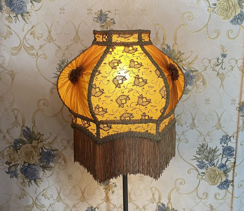 Gold Lace Lampshade - Thumbnail 3