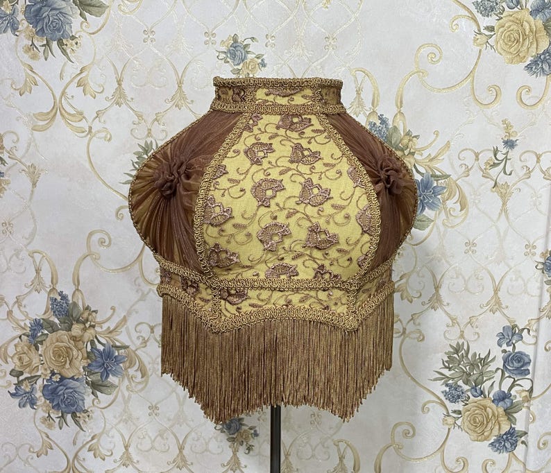 Gold Lace Lampshade - Thumbnail 2