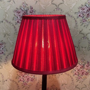 lampshade/pink lampshade/table lampshade/silk lampshade/wall lampshade/floor lampshade/round lampshade/pendant lampshade/ceiling