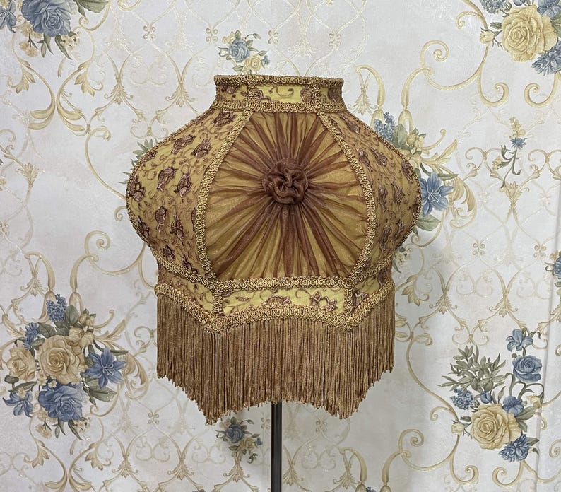 Gold Lace Lampshade - Thumbnail 4