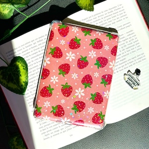 Kindle-Einsatz, Kindle Srickers, Erdbeer-E-Reader, holografische Haut, Frühling, glitzernder Karton, Dekor, Bücherzubehör, Geschenk für Buchliebhaber