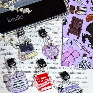 Ciondolo Kindle Fantasy Ciondolo per telefono Dragon Bookish Accessori Kindle Merch Bookish Decorazione Kindle E-Reader Tappo antipolvere in acrilico Spina USB-C