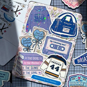 Kindle-Sticker mit Hockey-Romantik-Motiven, holografische Aufkleber für E-Reader, Vinyl-Aufkleber für Laptops, Kindle-Zubehör, Geschenk für Bücherliebhaber